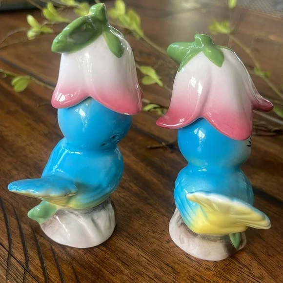 Vintage 1960’s Anthropomorphic Blue Bird Salt and Pepper Shakers with Tulip Hats - Picture 3 of 17